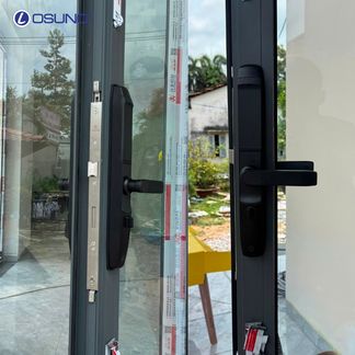 Khóa thông minh trên cửa nhôm